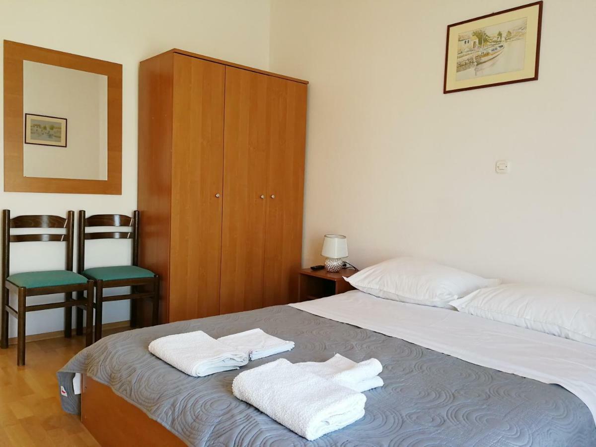 Apartmani Rija 3 Паг Екстер'єр фото