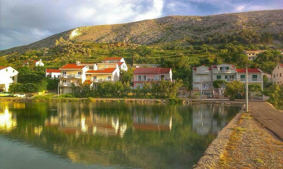 Apartmani Rija 3 Паг Екстер'єр фото